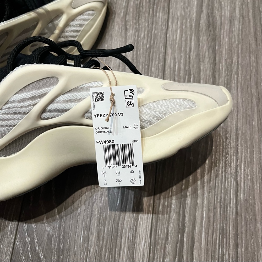 Adidas Yeezy 700 V3